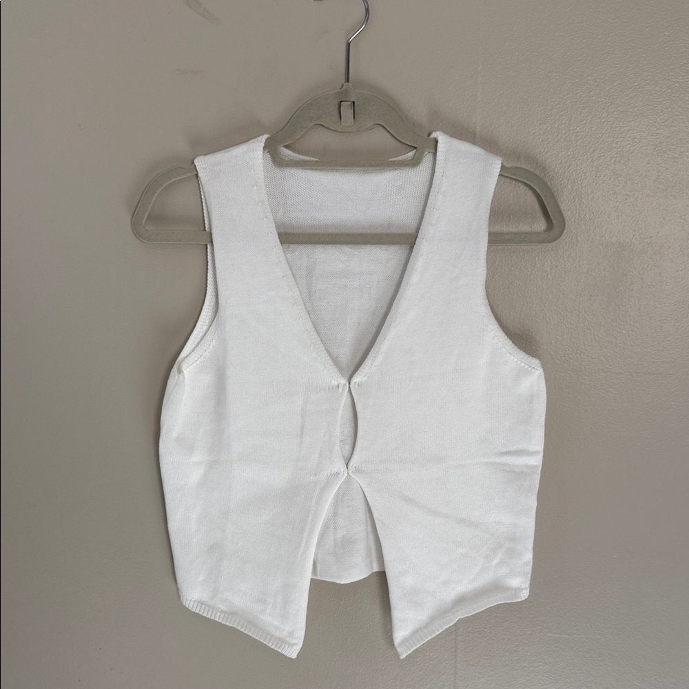Amazon White Sleeveless Knit Clasp Button Top